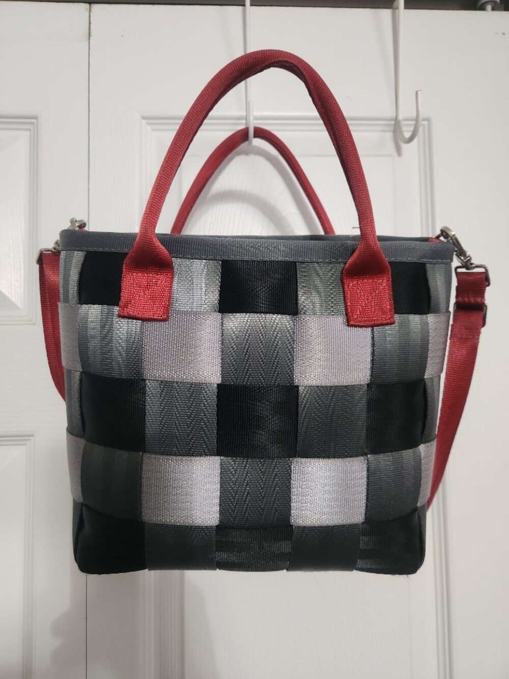 Harveys SPIRIT OF DETROIT Crossbody Tote - Picture 3 of 10